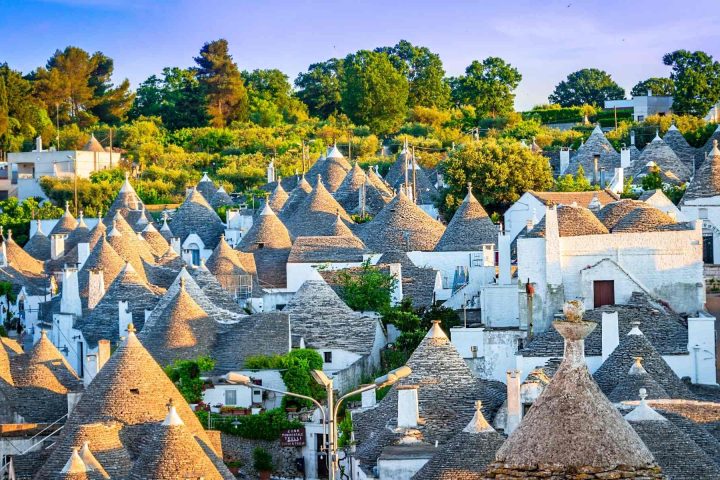 Trulli di Alberobello - di davidionut da Getty Images Pro via canva.com
