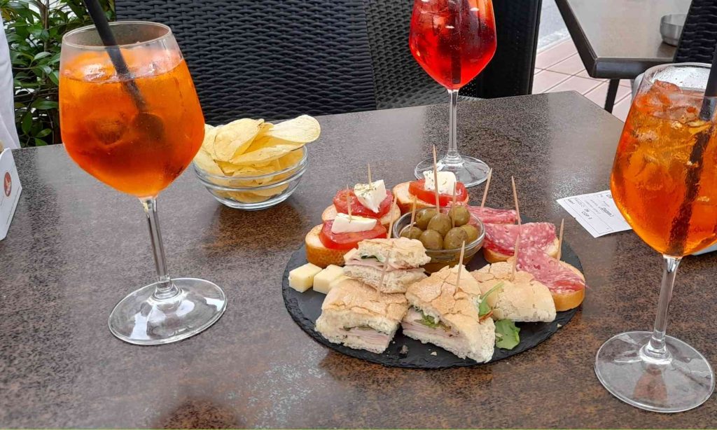 Aperitivo pugliese - di bezat da pixabay via canva.com