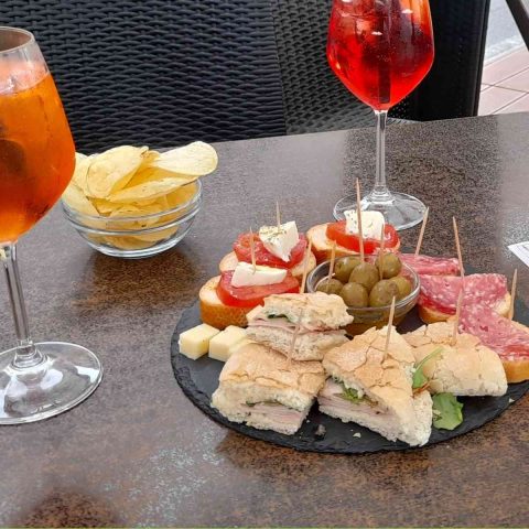 Aperitivo pugliese - di bezat da pixabay via canva.com