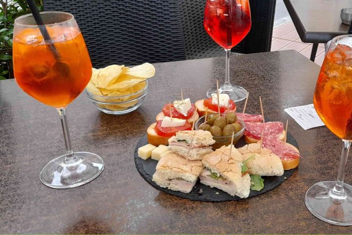 Aperitivo pugliese - di bezat da pixabay via canva.com