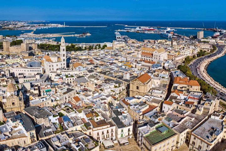 Bari - di Sky_Blue da Getty Images Signature via canva.com