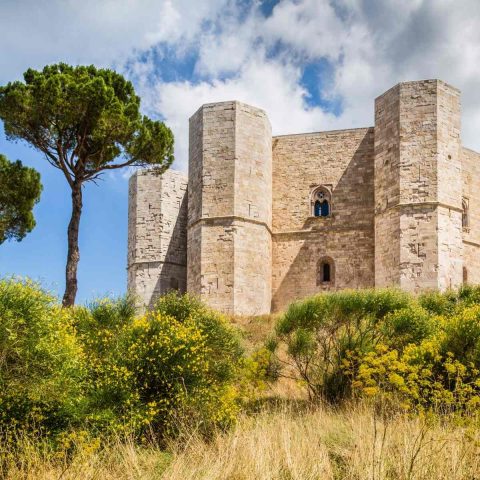 Castel del Monte - di jakergb via canva.com